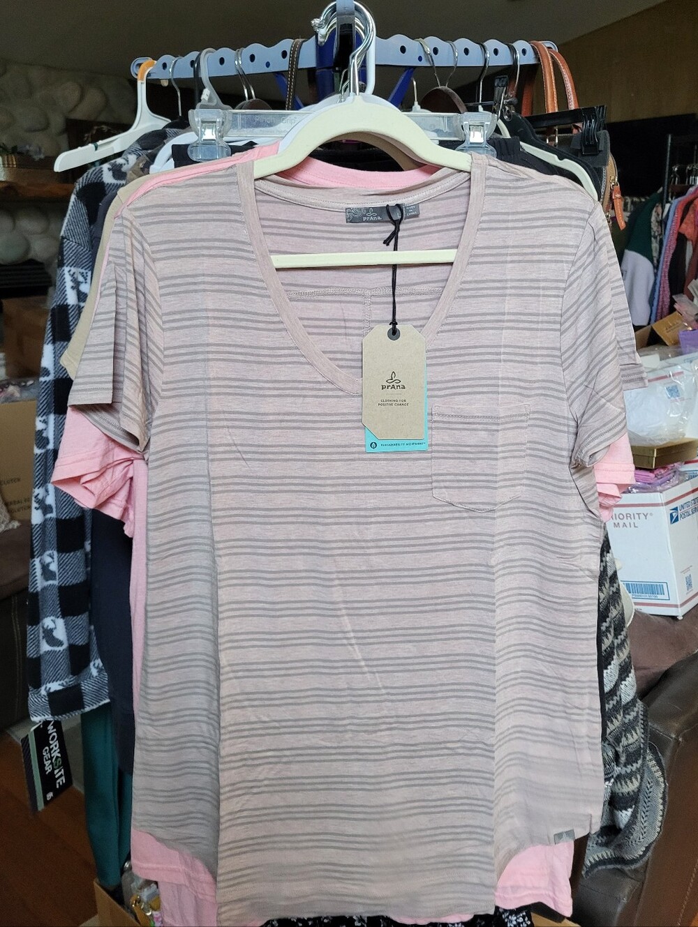 π prAna Women's Foundation Short Sleeve V-Neck T-Shirt - L - Picture 11 of 11